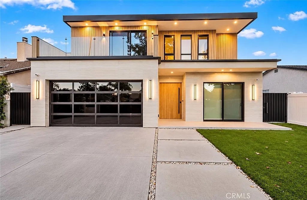 7 bed, 4200 sqft, $25,000 — Photo 1