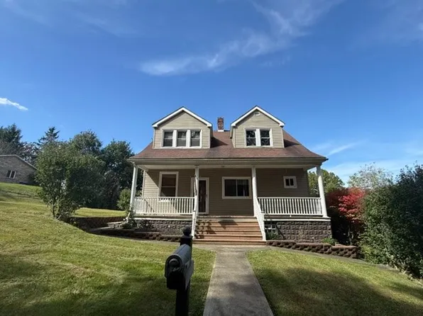 1910 2nd St, Connellsville, PA 15425
