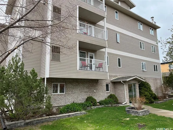 UNIT 205-3946 Robinson STREET, Regina, SK S4S 3C8