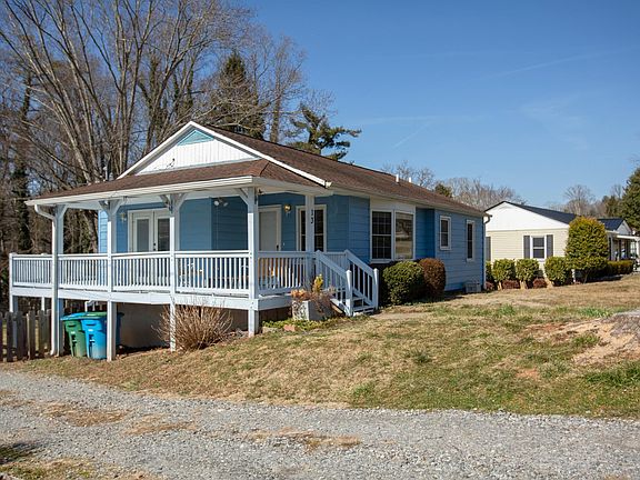 Gravel driveway. Can fit 2-3 cars.
