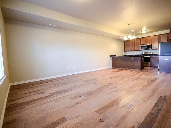 5th image of 3836 Manhattan Ave #4