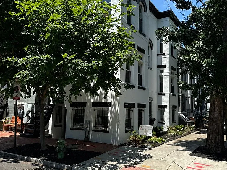 201 Morgan St NW — Photo 1