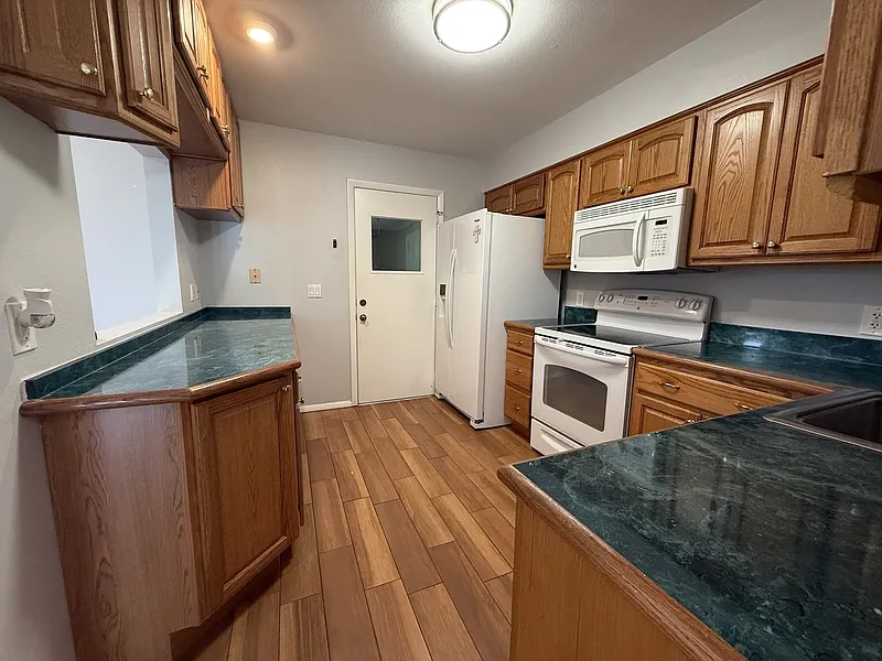 2 bed, 2.0 bath, 1538 sqft, $2,100 — Photo 2