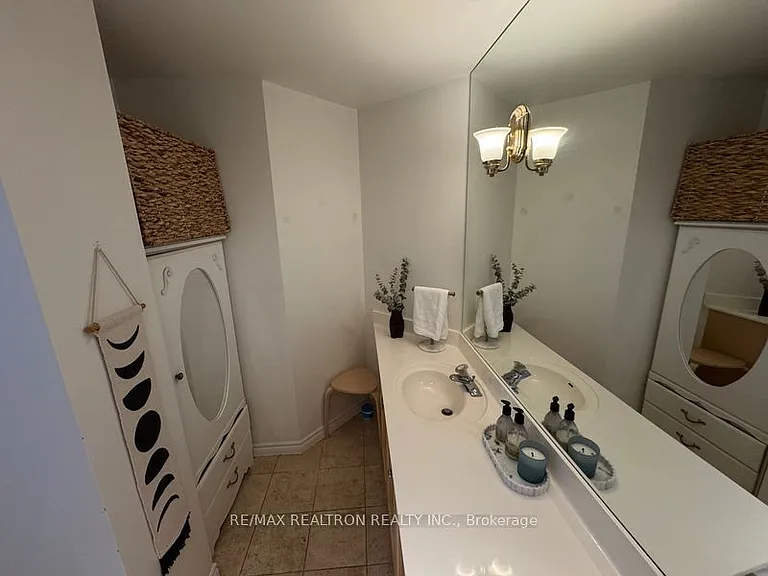 980 Yonge St #714 — Photo 13
