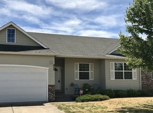 828 Umpqua St, Harrisburg, OR 97446