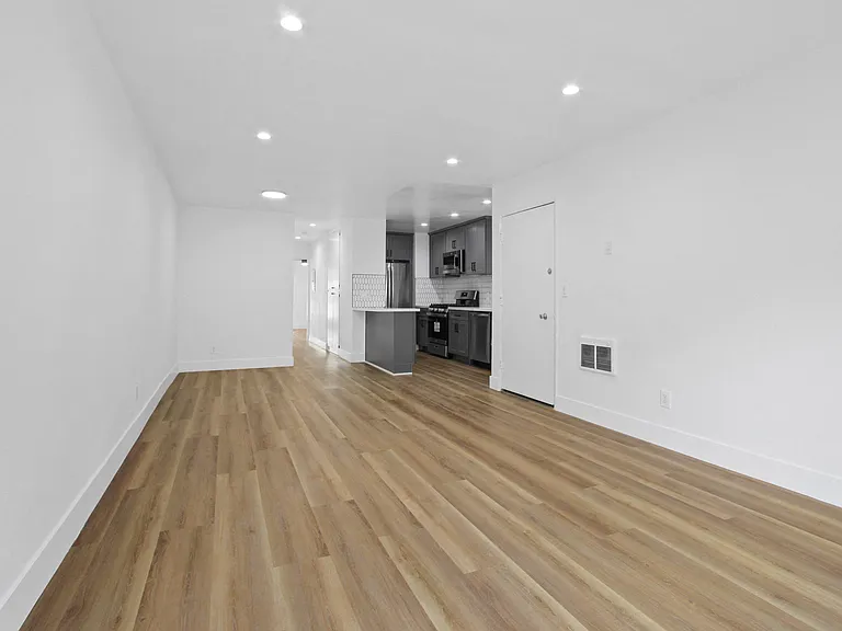 10310 Regent — Photo 24