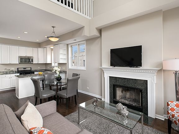 3rd image of 2736 N Bosworth Ave #3