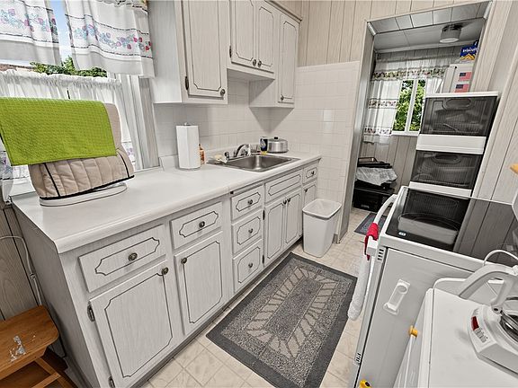5th image of 3231 Dobson St