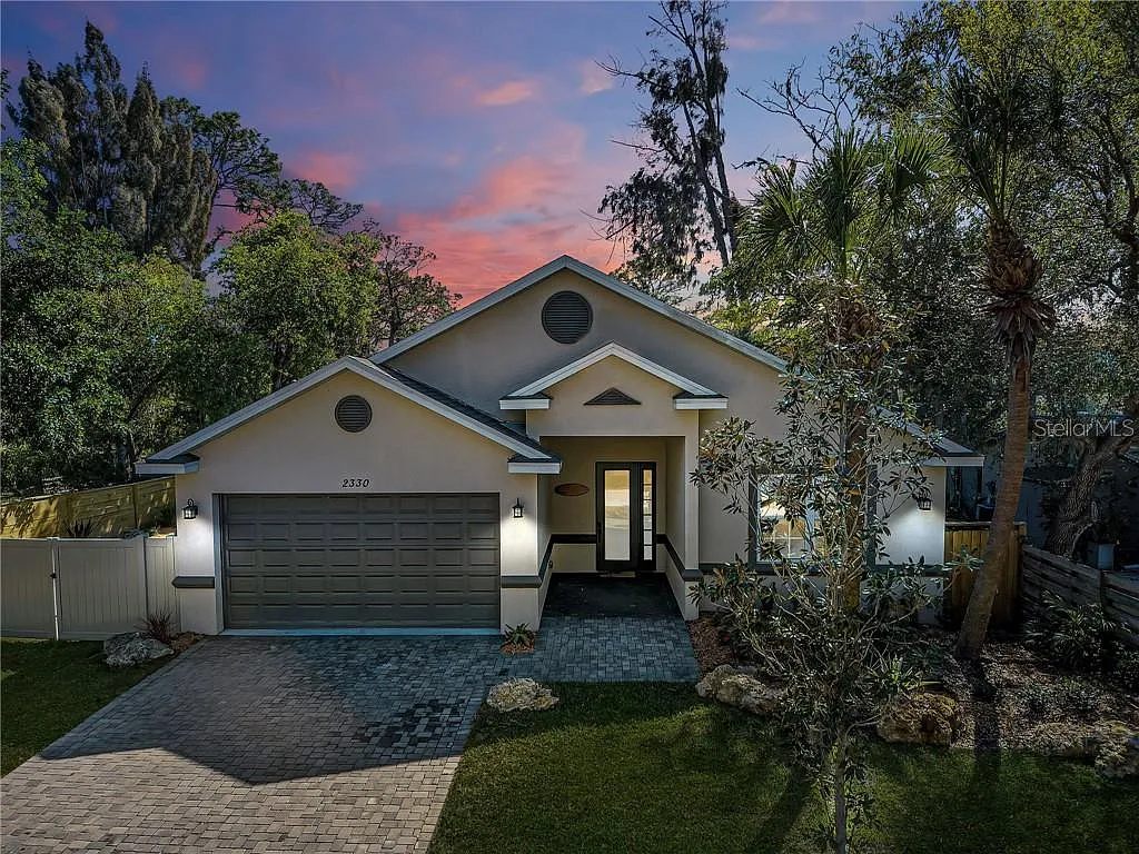 3 bed, 2.0 bath, 1884 sqft, $4,500 — Photo 2