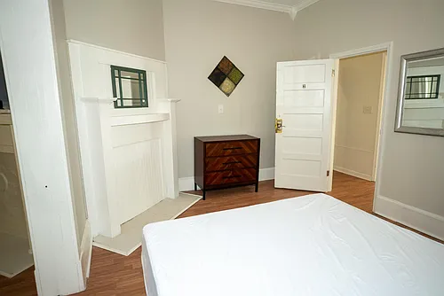 146 E Bell St Photo 1