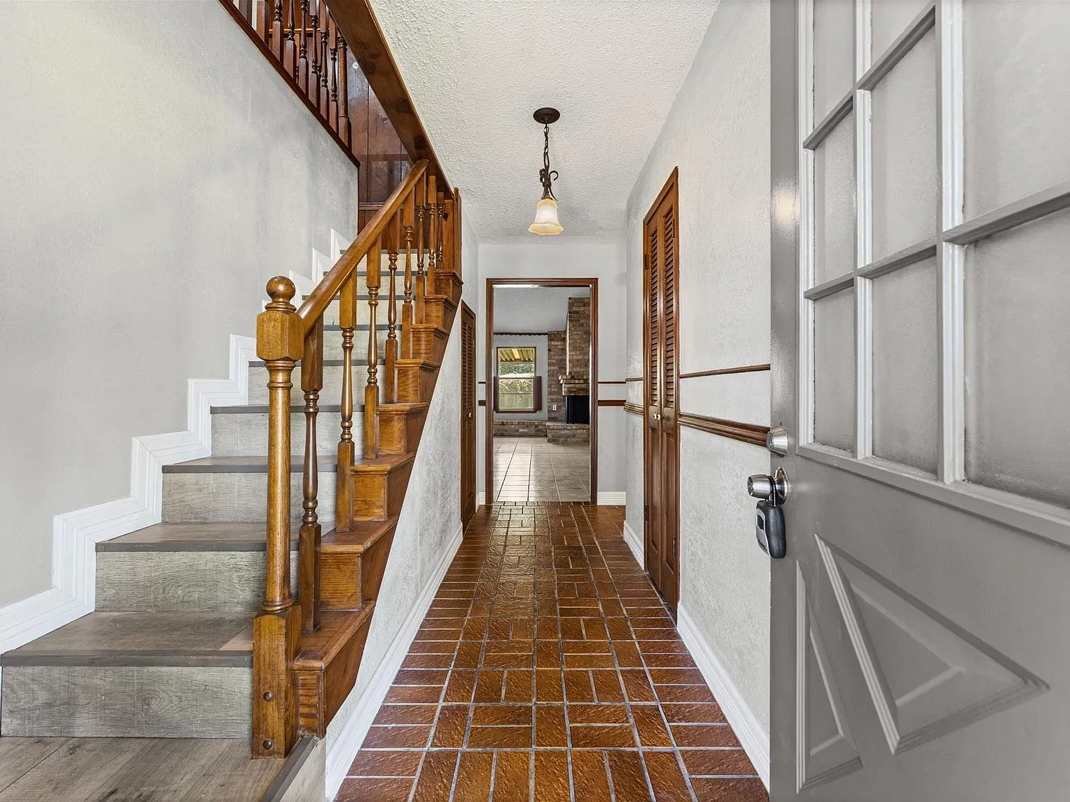 4 bed, 2.0 bath, 3100 sqft, $2,600 — Photo 3