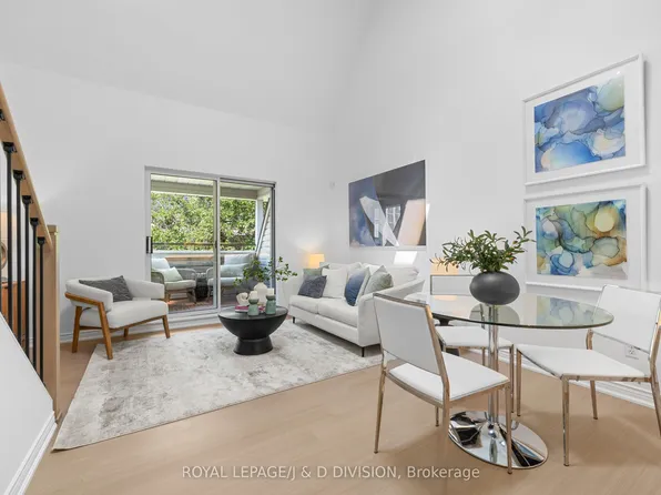 217 Saint George St #54, Toronto, ON M5R 3S7