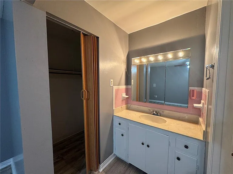 1054 Gallen Ct — Photo 13