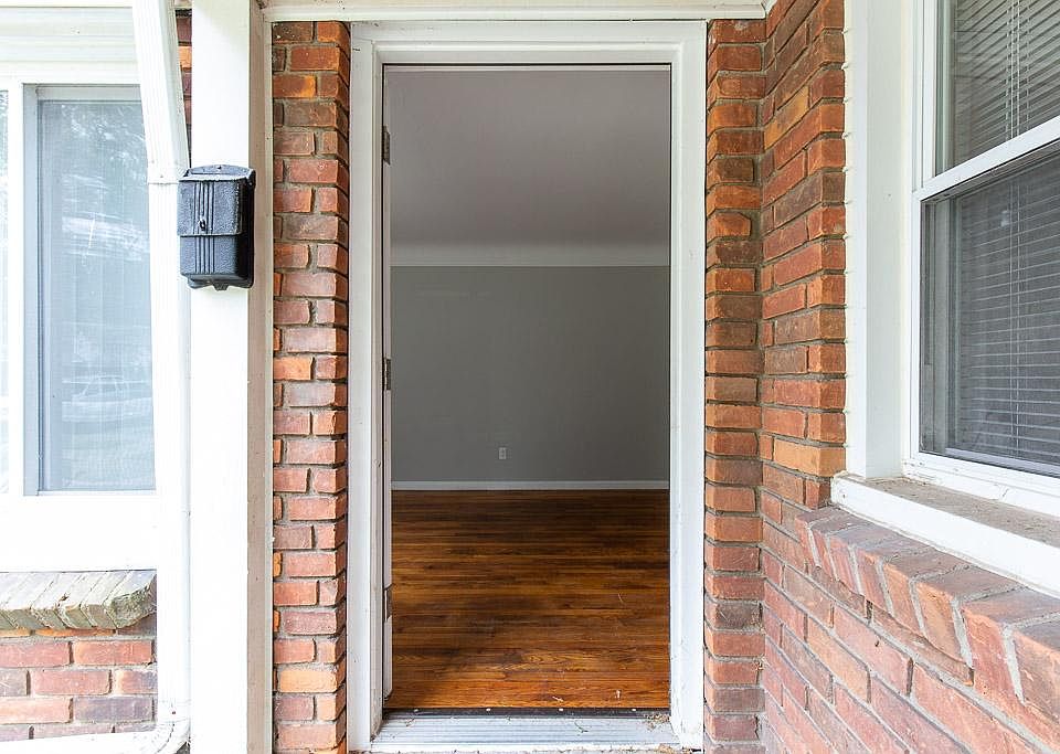 1st image of 2089 Michigan Blvd