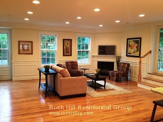 3rd image of 141 Tremont St #141
