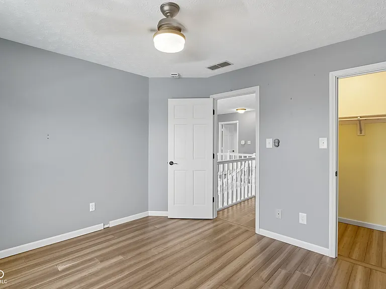 7975 Meadow Bend Cir — Photo 37