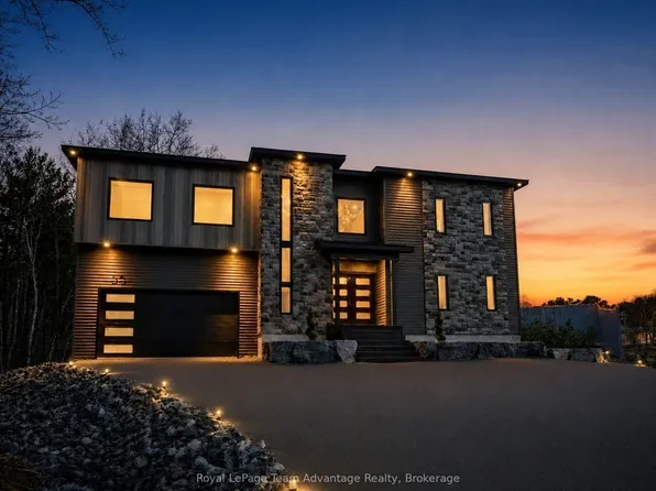 55 Dennis Dr, Parry Sound, ON P2A 0E4