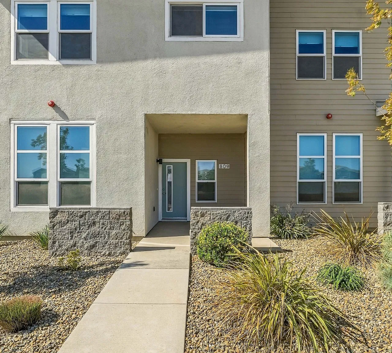 Move-In Now & Receive October Rent For Free! — Photo 2