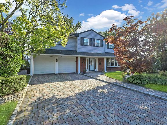 2nd image of 75 Brook Ct N