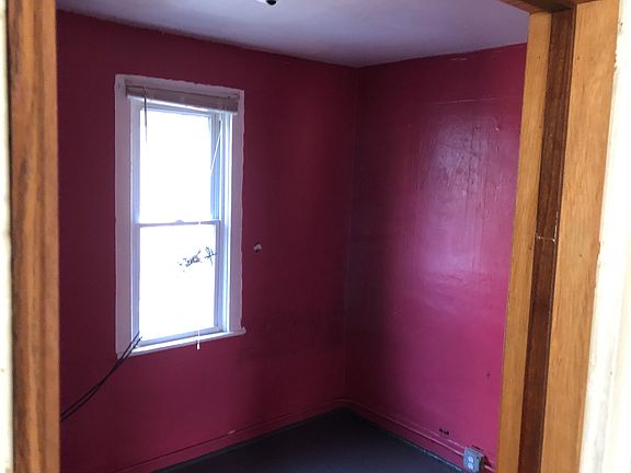 3rd image of 616 Bates St SE
