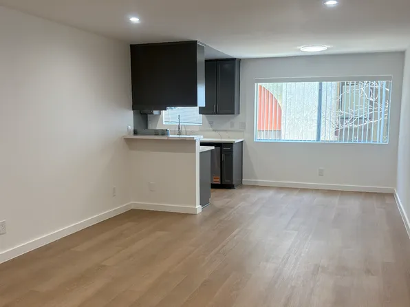 8735 Variel Ave, 8735 Variel Ave APT 105, Canoga Park, CA 91304