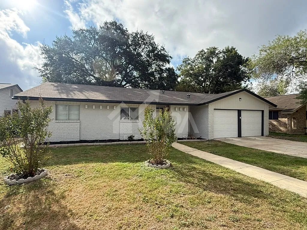 3 bed, 1279 sqft, $2,000 — Photo 3