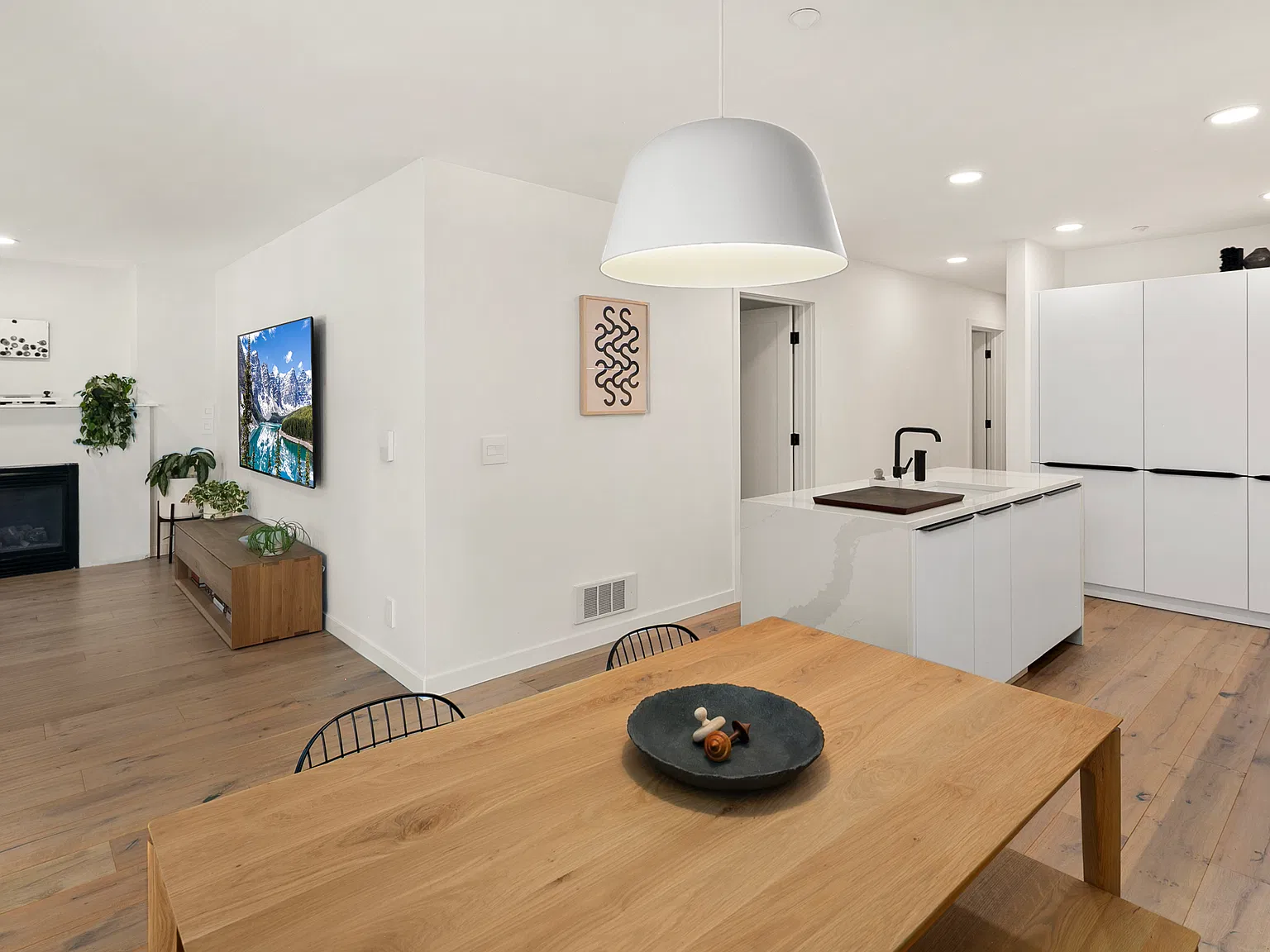 2 bed, 1089 sqft, $3,250 — Photo 4