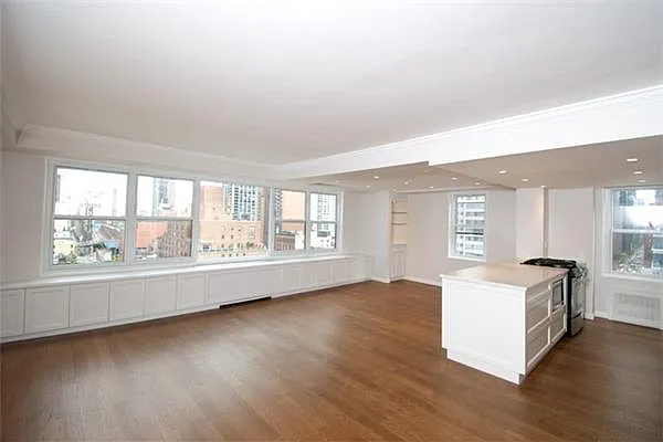 Sold by R New York | media 19