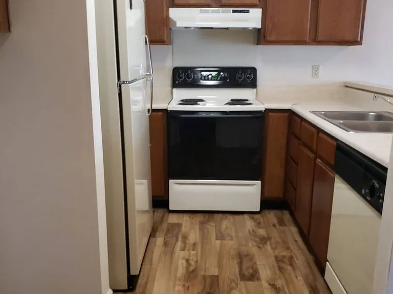 Tusculum Square Apartments and Townhomes — Photo 46