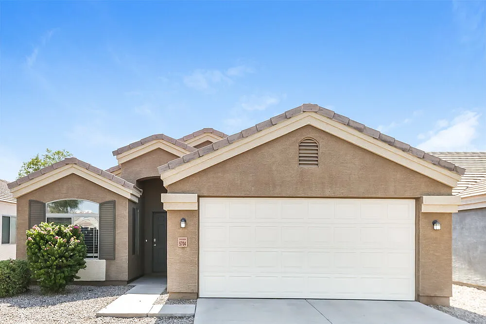 3 bed, 2.0 bath, 1310 sqft, $1,855 — Photo 1