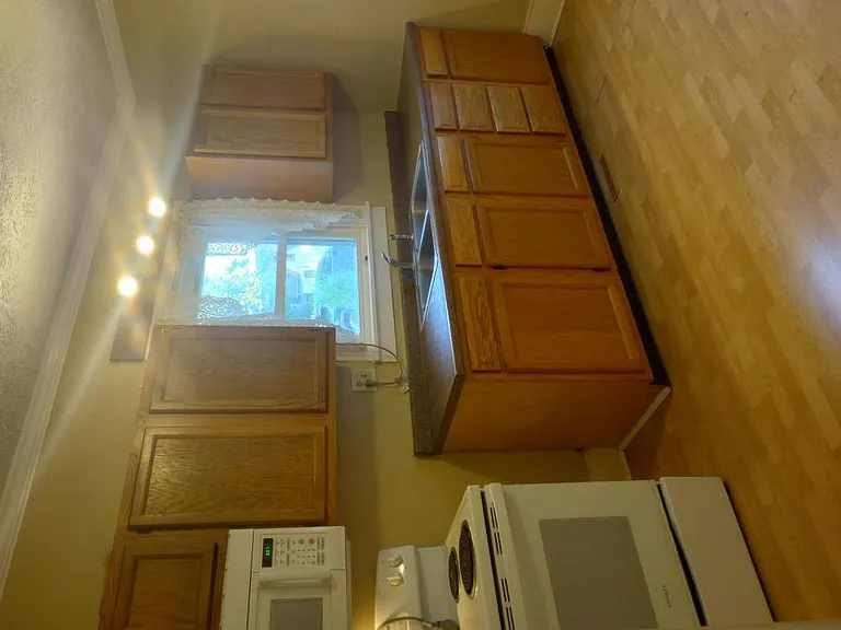422 N Indiana St — Photo 5