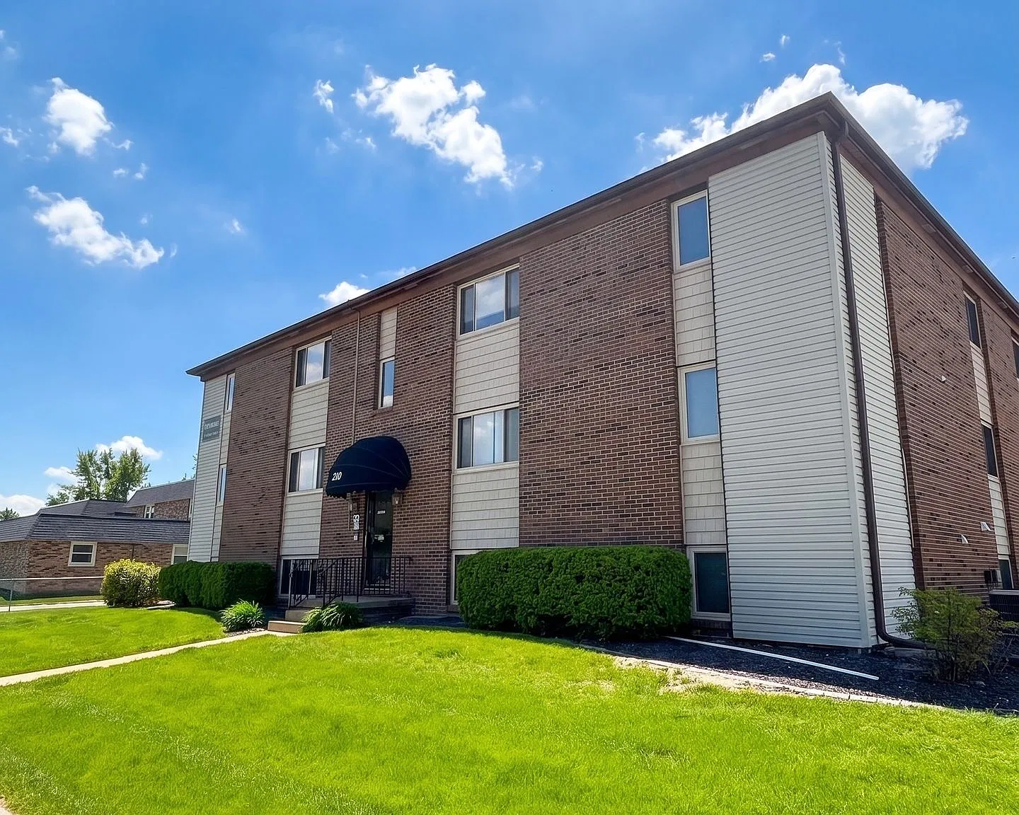 201 S. Regency Dr — Photo 1