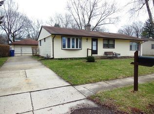 971 Mark St, South Elgin, IL 60177