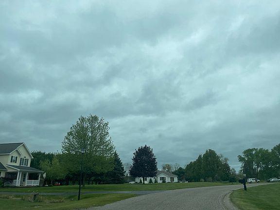 5th image of 1405 Willow Dr