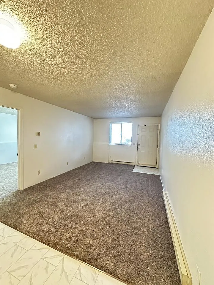 1 bed, 1.0 bath, 600 sqft, $825 — Photo 2