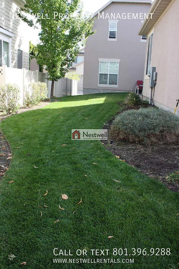 Great Fully Finished 5 Bedroom Rambler in Daybreak! — Photo 3
