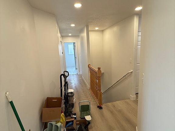 5th image of 238 W Hillside Dr