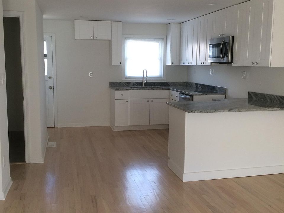 1st image of 1005 1/2 W 38th St