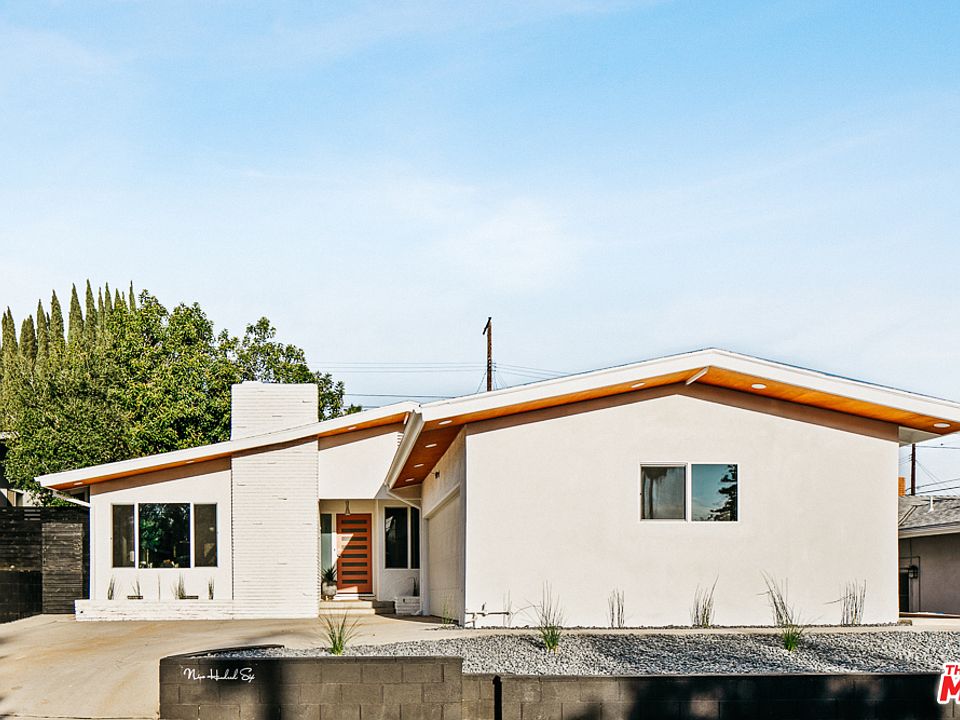 1st image of 906 Adelante Ave