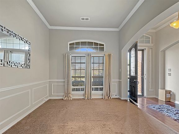 3rd image of 904 Regal Bluff Ln