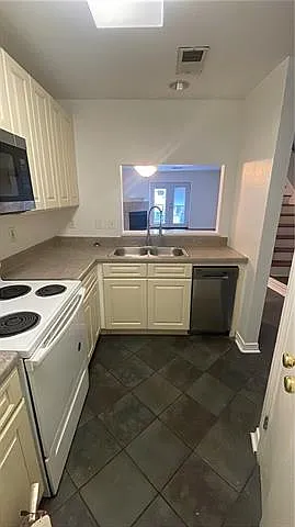 2500 Manson Ave #205 — Photo 5