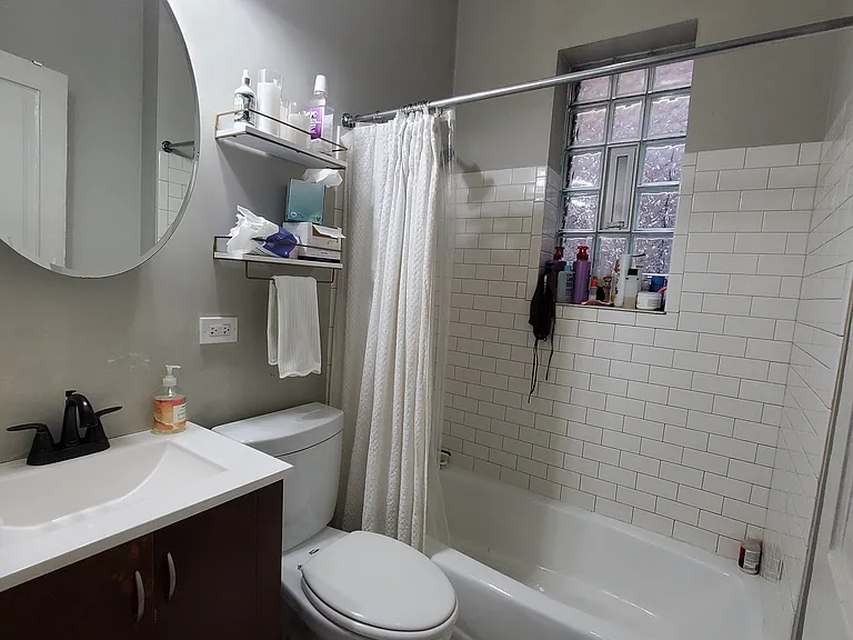 1930 N Bissell St #2 — Photo 5