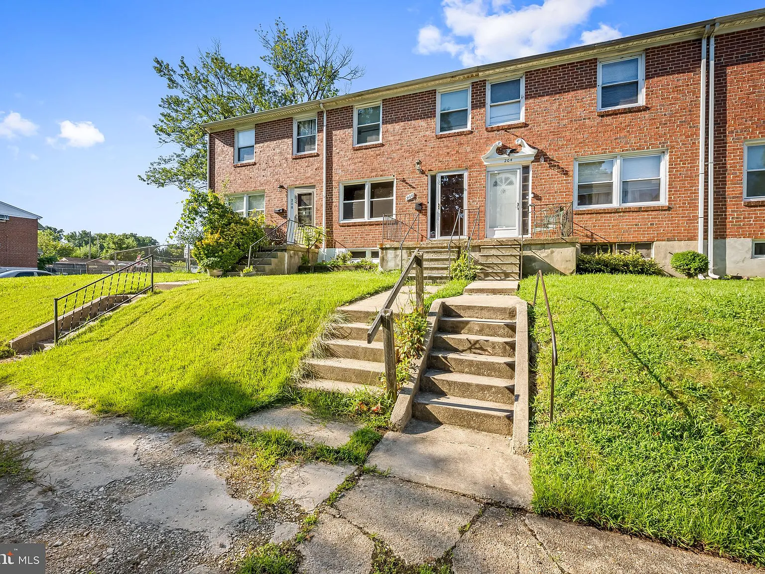 2 bed, 1.5 bath, 1485 sqft, $2,200 — Photo 2