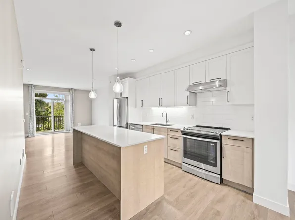 1708 King George Blvd #36, Surrey, BC V4A 4Z8