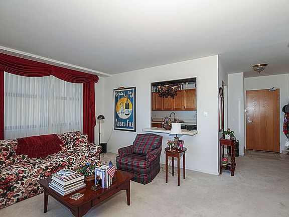 4th image of 1445 N State Pkwy APT 1001