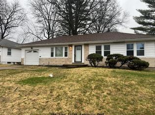 9116 Darnell Pl, Saint Louis, MO 63136
