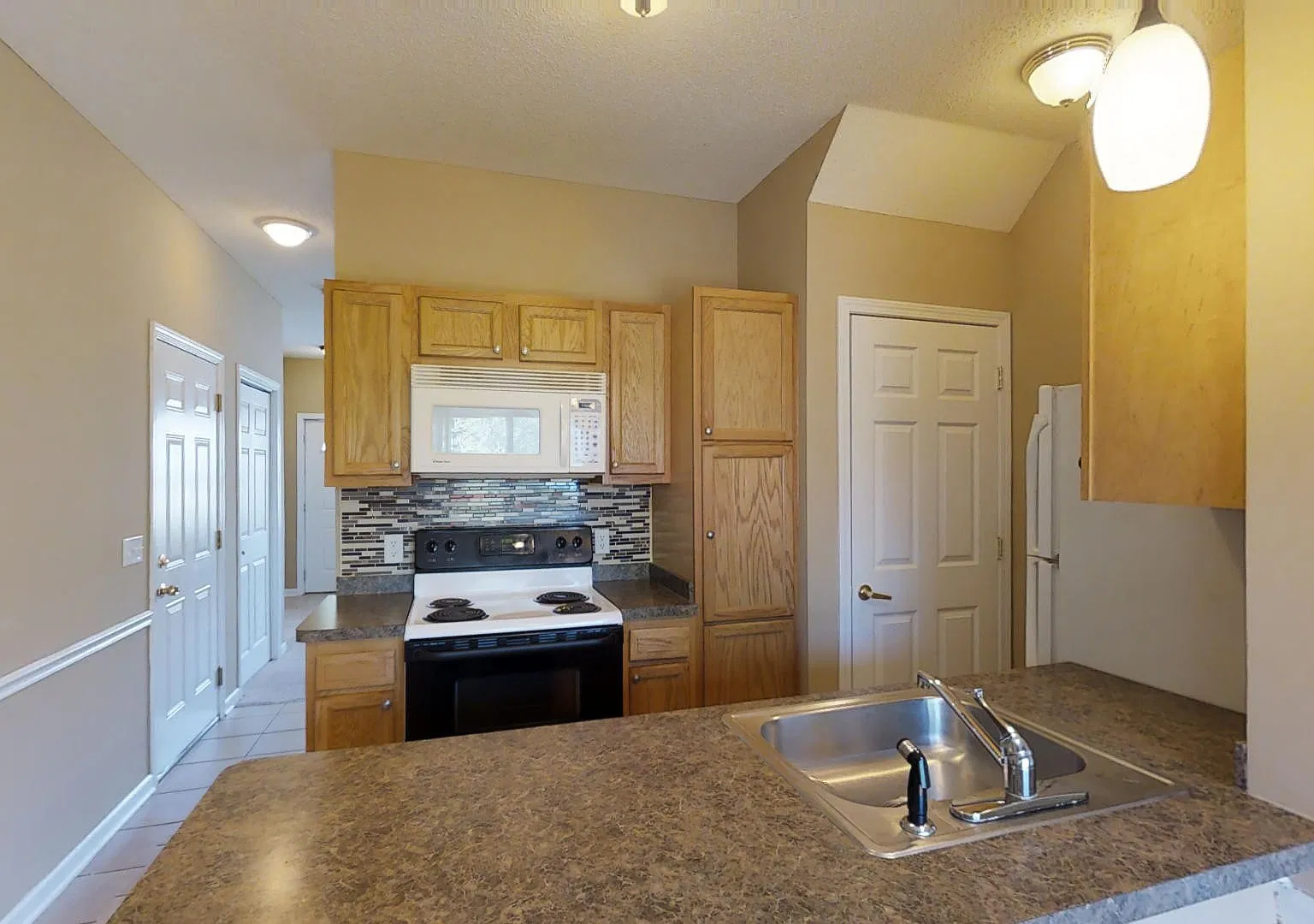 3 bed, 2.5 bath, $2,125 — Photo 4
