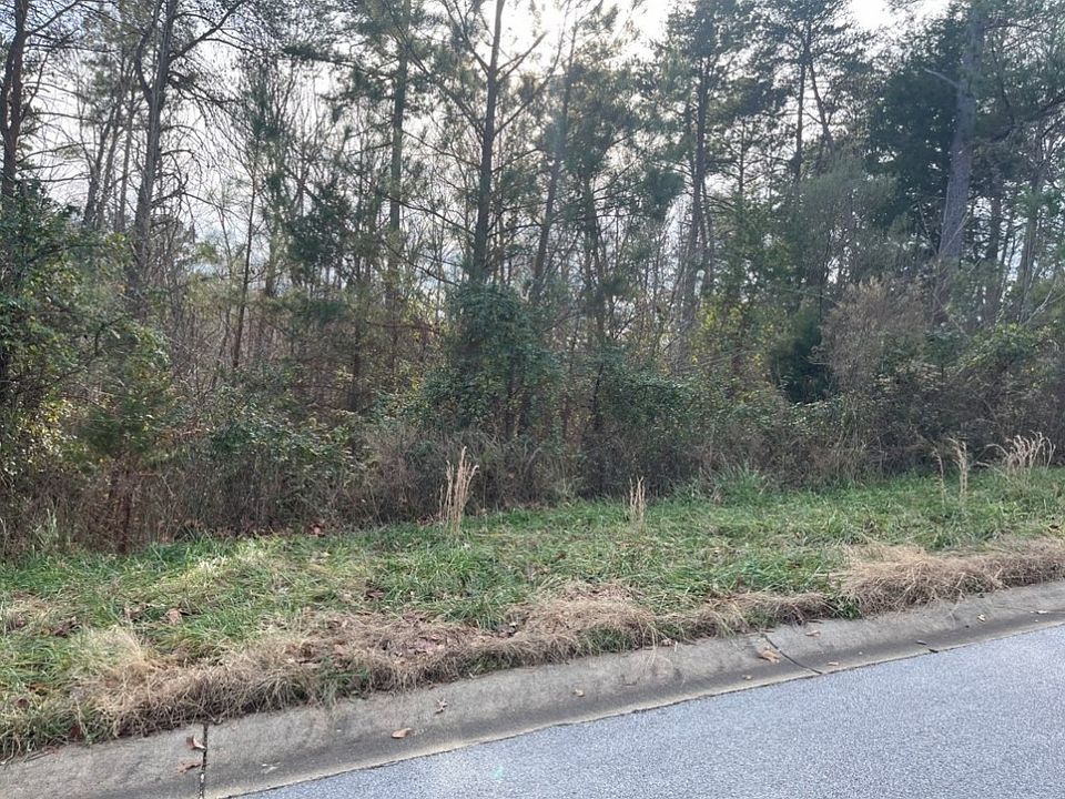 2nd image of 2852 Watergarden St