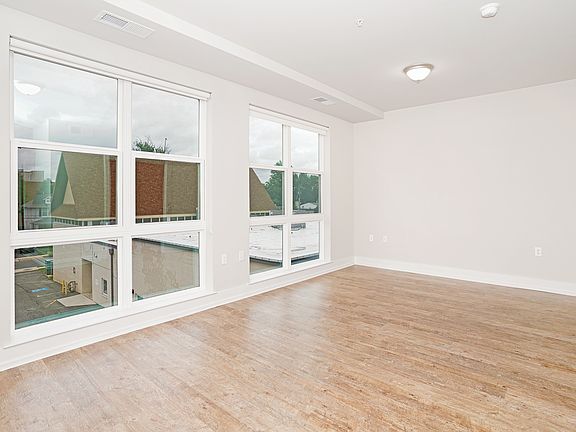 4th image of 1802 Mount Vernon Ave #309