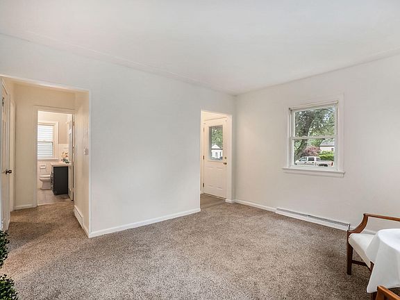 4th image of 437 Cornell Dr